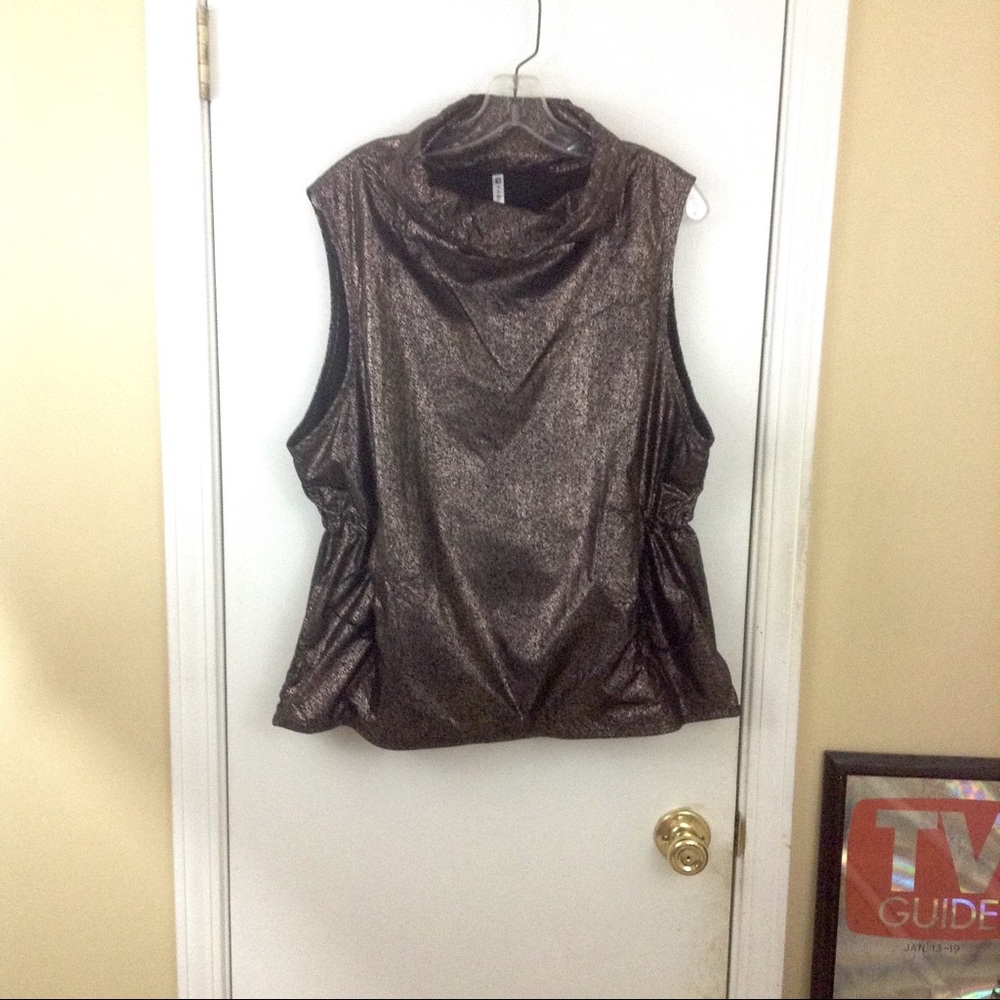 Fabletics Bronze Top - Picture 2 of 6